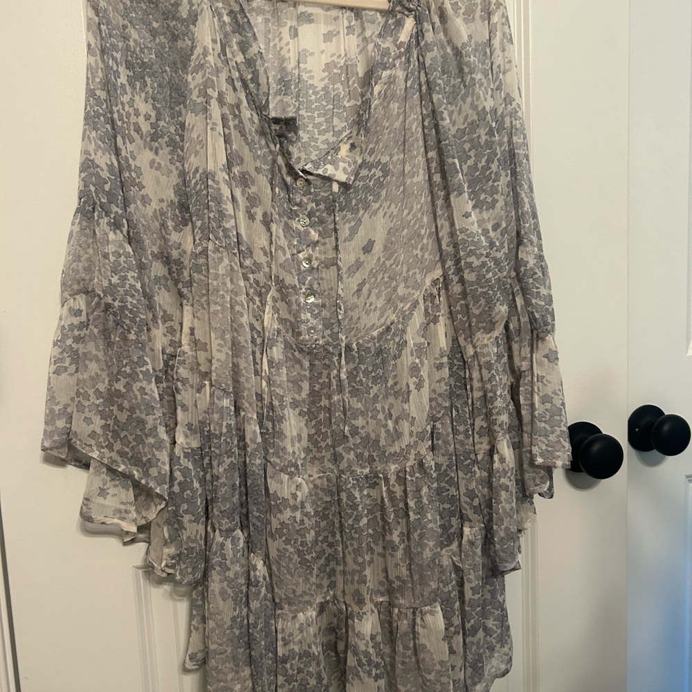 By Together Gray and White Star Blouse